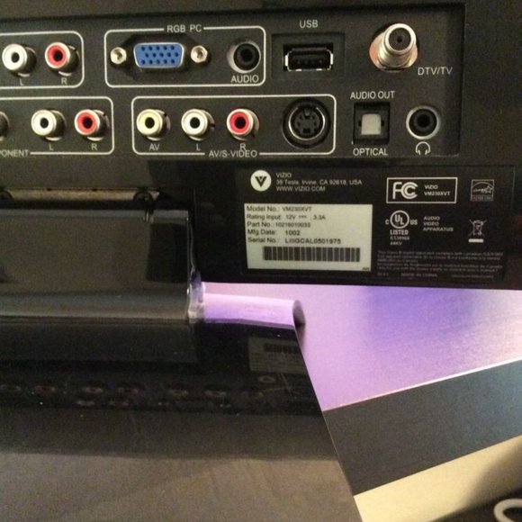 Vizio Tv 23-inch Led-Lcd - Picture 7 of 13